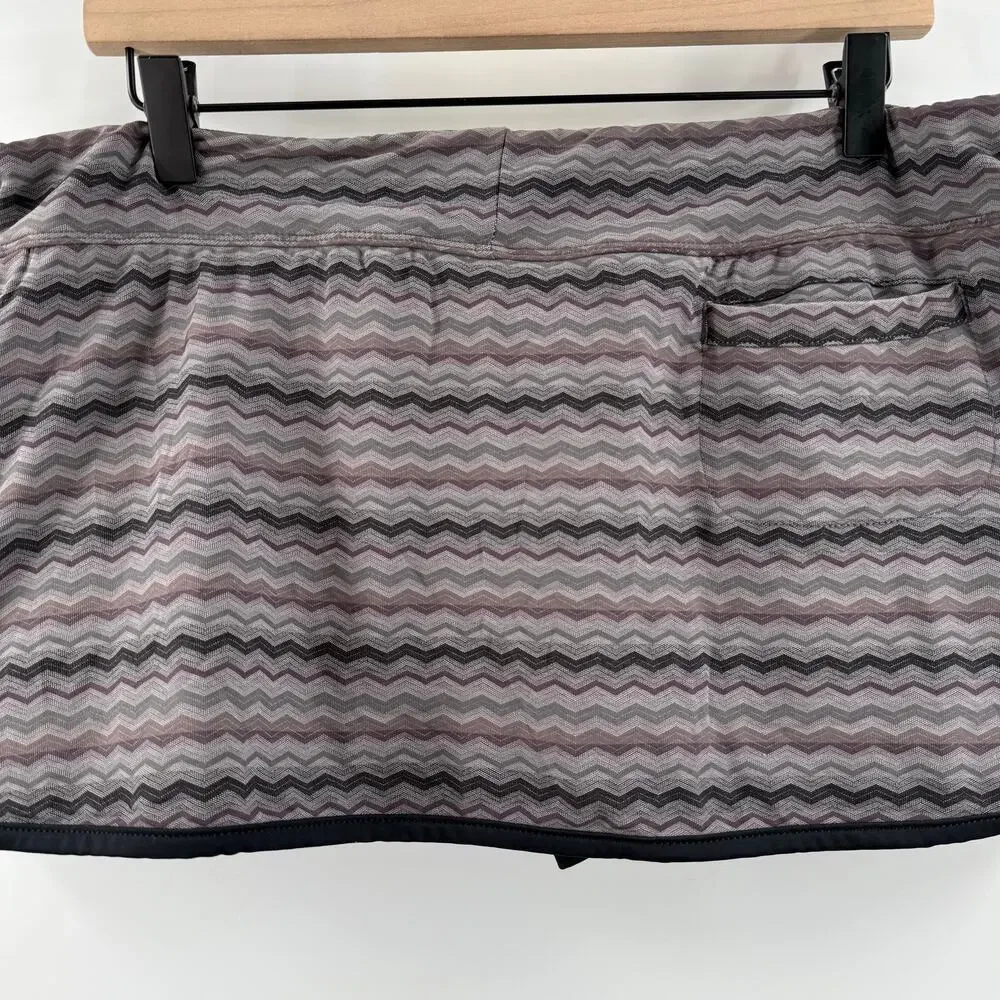 Athleta Swim Skort Size XL Ripple Skirt Swim Gray Chevron Black Built In Brief